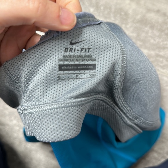 Nike Dri-Fit Active Wear Tank Top with built in sports bra - Picture 4 of 11